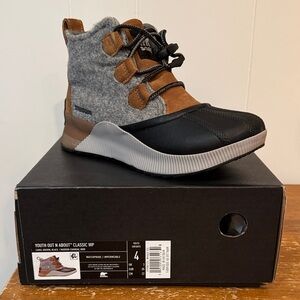 Sorel Gray and Brown High-Top Snow Boots NIB